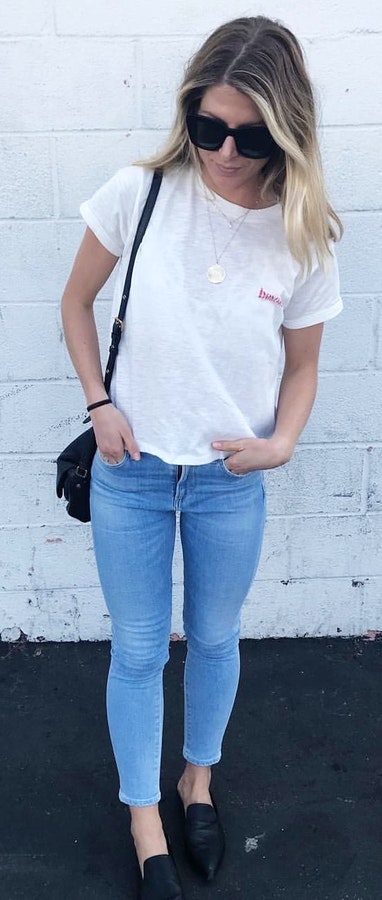 Woman wearing white t-shirt with blue denim skinny jeans. Pic by stylehawking