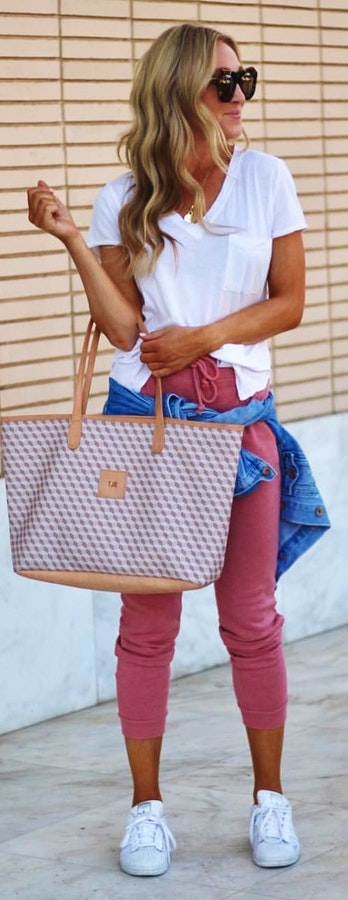 Woman wearing white v-neck top with pink pants. Pic by toreystreasures Summer Outfit Ideas