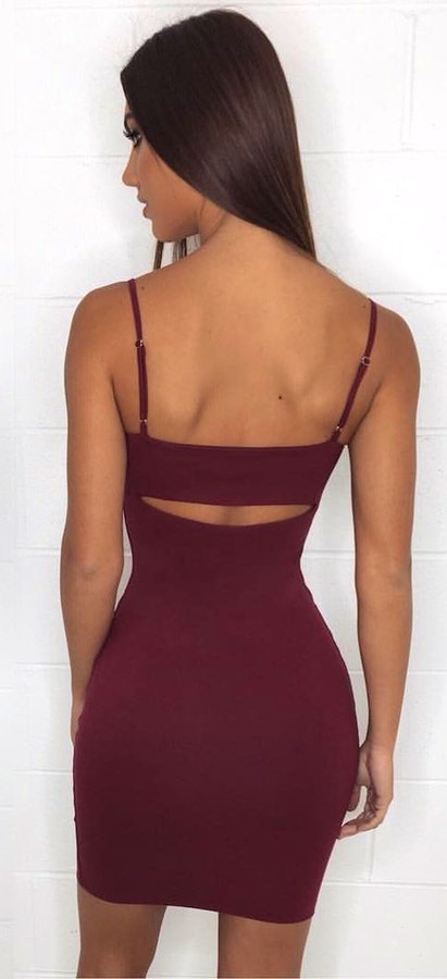 Woman with maroon spaghetti strap dress. Pic by babyboofashion Summer Outfit Ideas