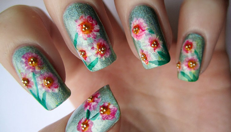 flowery-pattern-nails