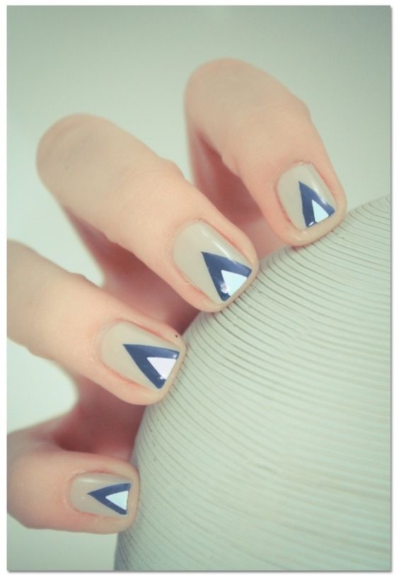 minimalist-nail-art-design