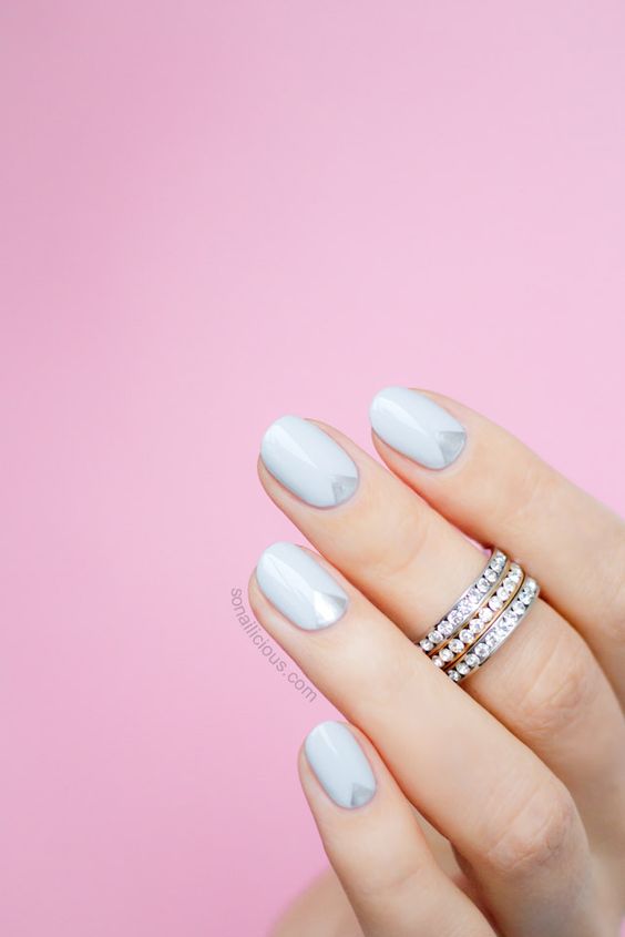 minimalist-silver-and-grey-nail-art