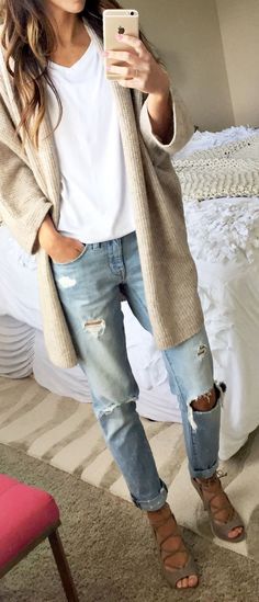 oversized-beige-knit-ripped-denim