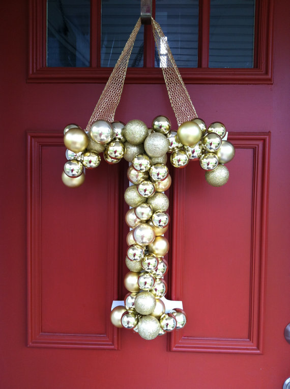 a-monogrammed-door-wreath