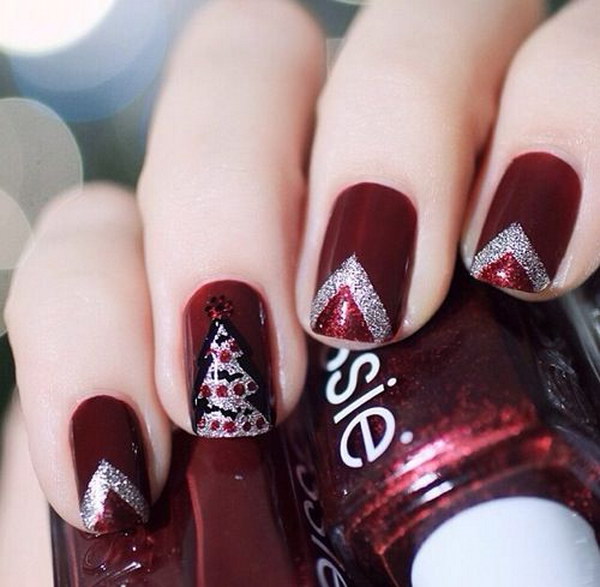 classy-christmas-tree-nails