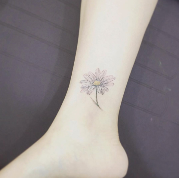 Daisy ankle tattoo Designs for flower lovers.