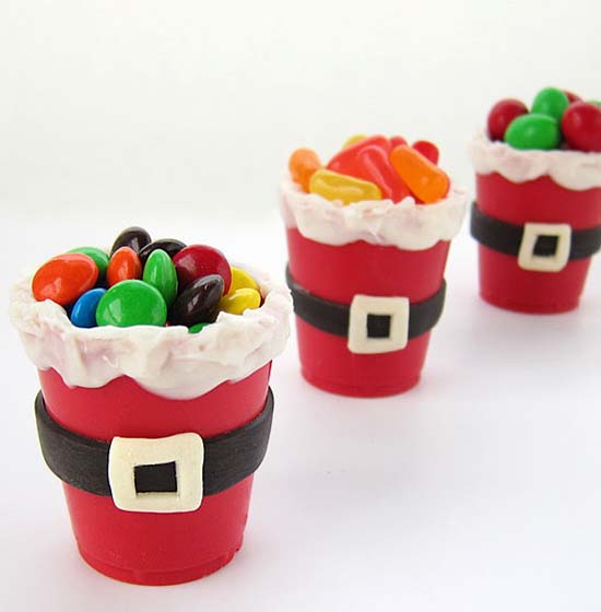 edible-santa-suit-candy-cups