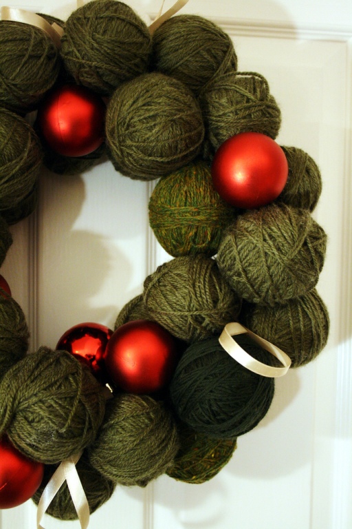 spin-some-green-yarn-and-red-ball-ornaments