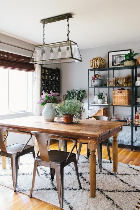 wooden-rustic-table-and-metal-chairs