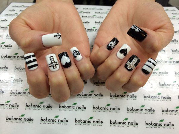 black-and-white-nail-art