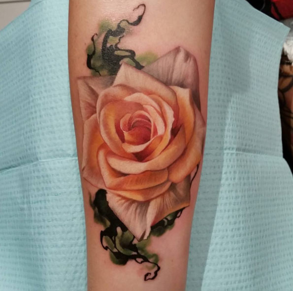 stunning-hyperrealist-rose-tattoo