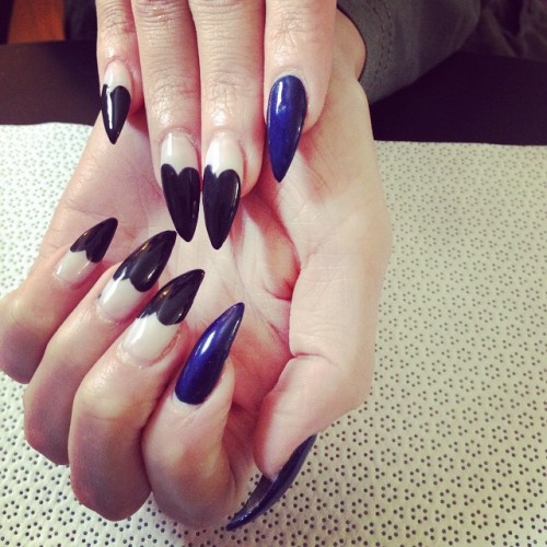 black-blue-nail-art-with-heart-design