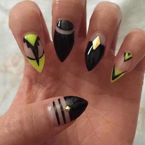 black-nails-with-graphic-designs