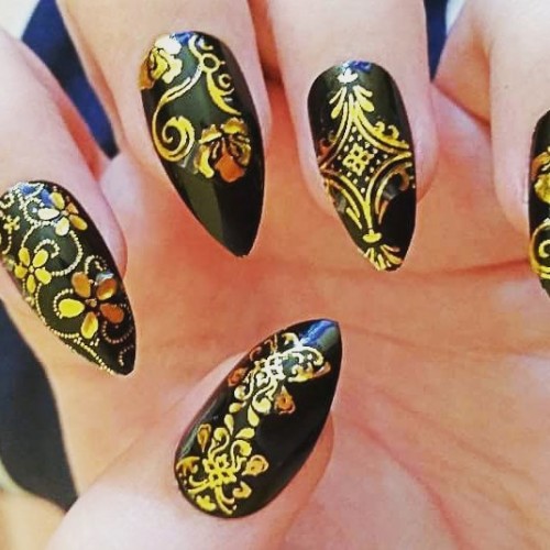 fabulous-black-stiletto-nails-with-golden-design