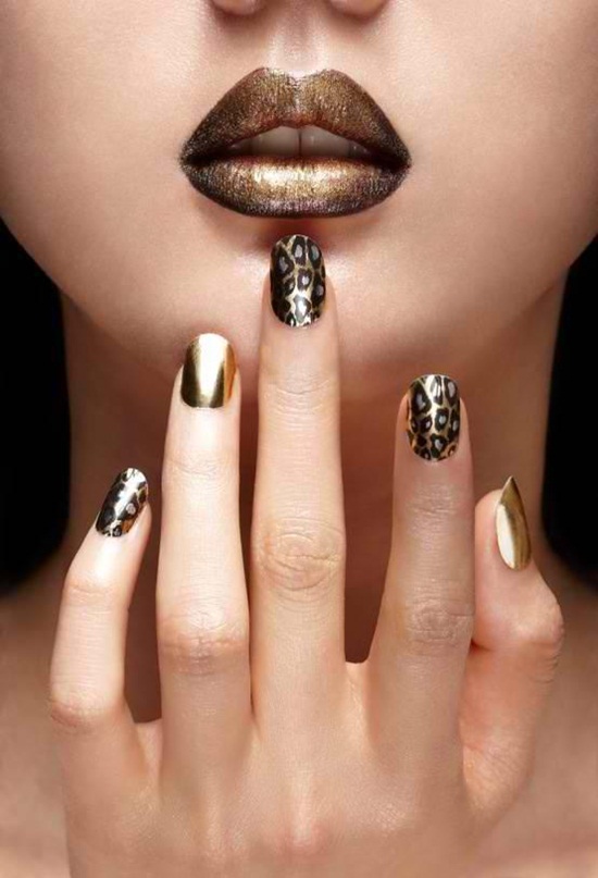 golden-accent-mettalic-nail-design-ideas