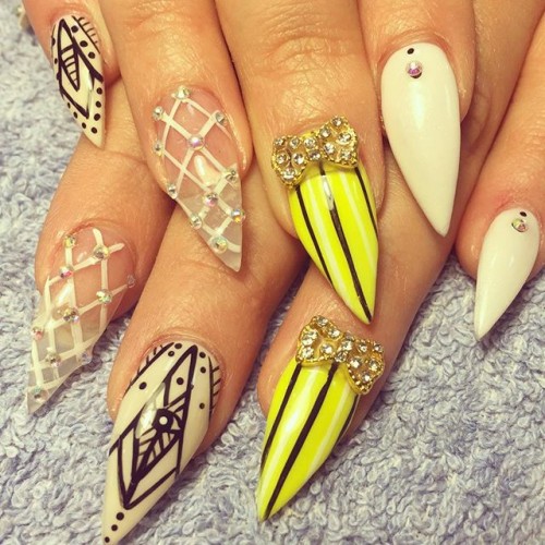 graphic-nail-art-yellow-accents