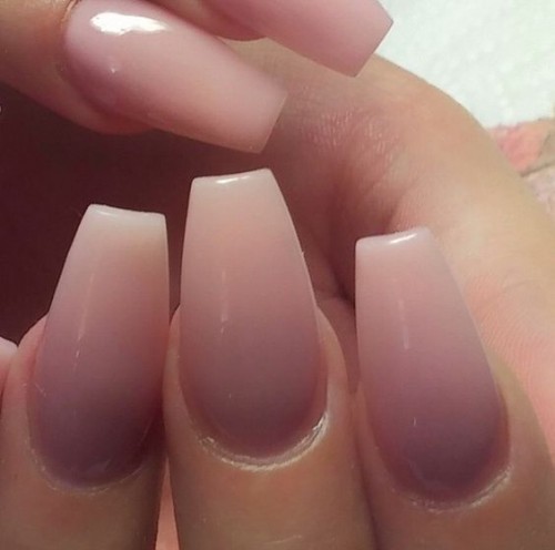 nude-coffin-nails