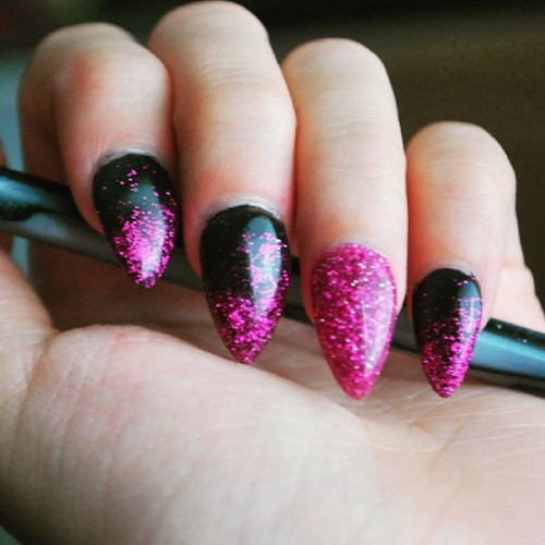 sparkle-black-fuchsia-nail-design