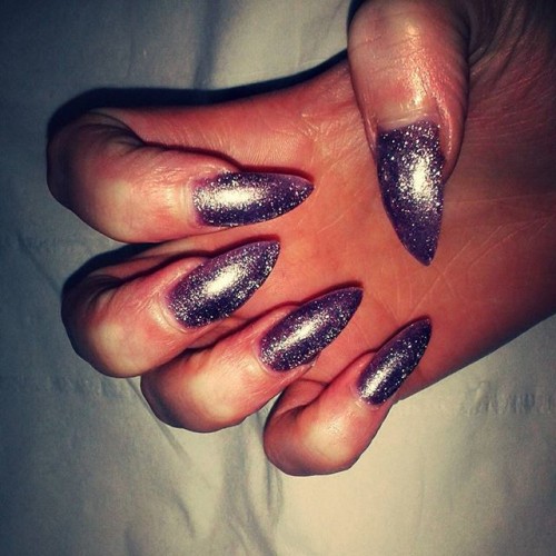 sparkly-purple-stiletto-nail-design