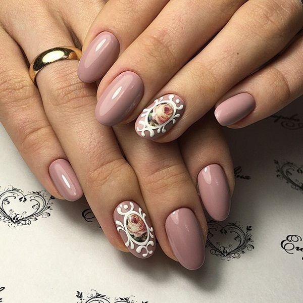 A simple yet very elegant looking rose nail art design