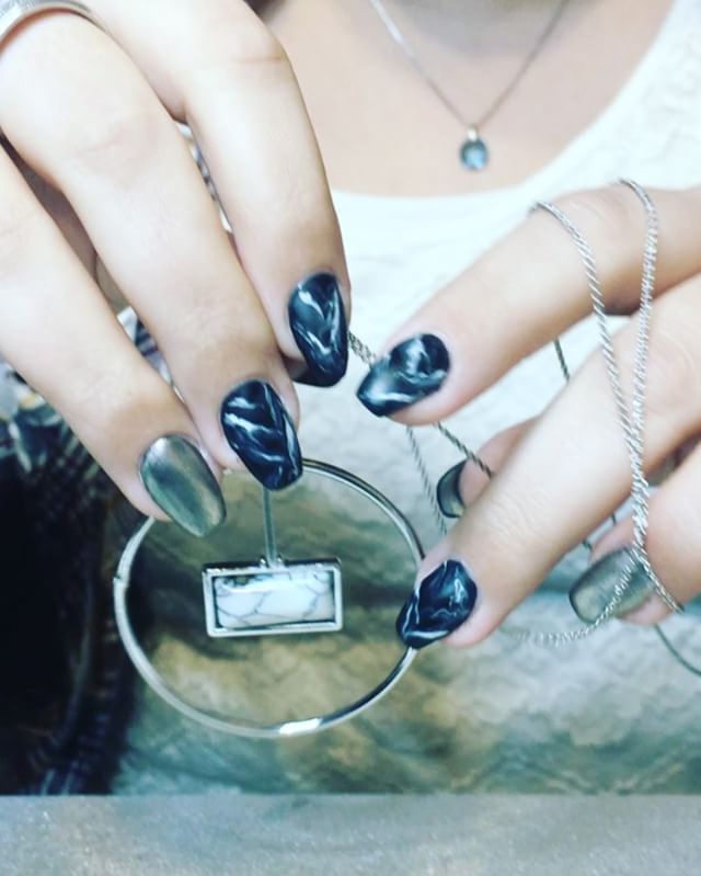 Marmornails#bygizellacen #gelnailartdesign #mattenailart #blacknails#