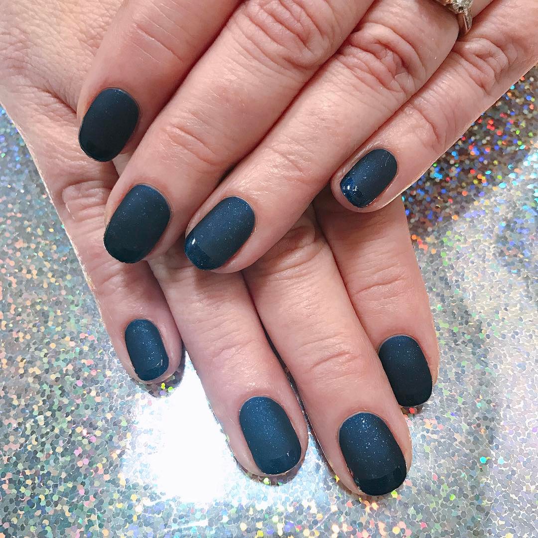 Matte glossy French tip mani