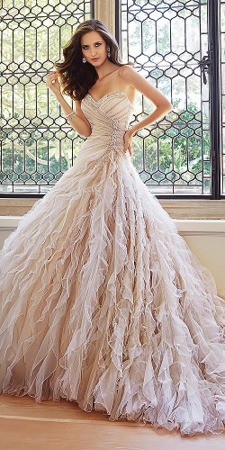 38 Gorgeous Non-White Wedding Dresses Ideas For Unique ... (250 x 500 Pixel)