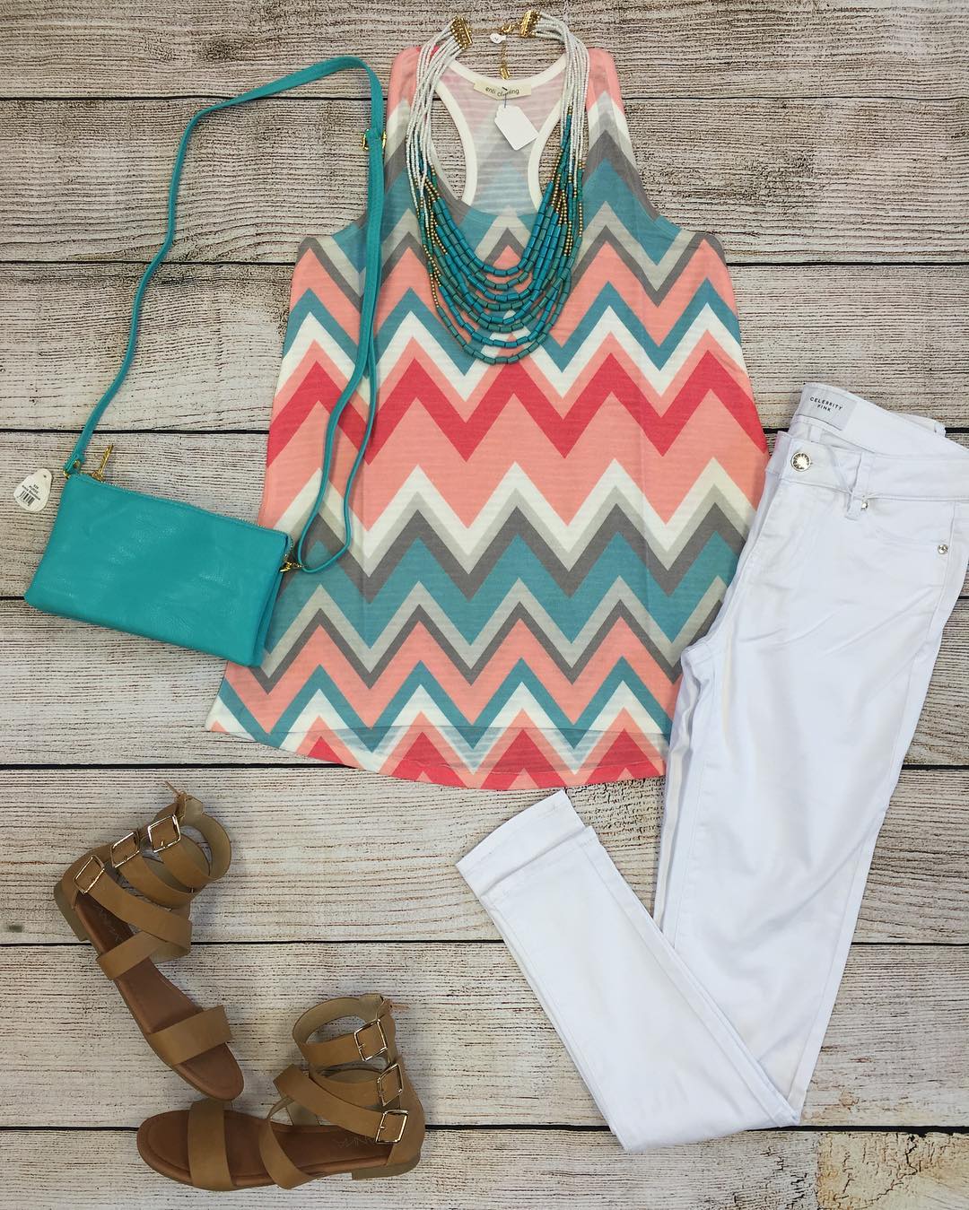 #amiaboutique #chevron #chevrontop #whiteskinnies