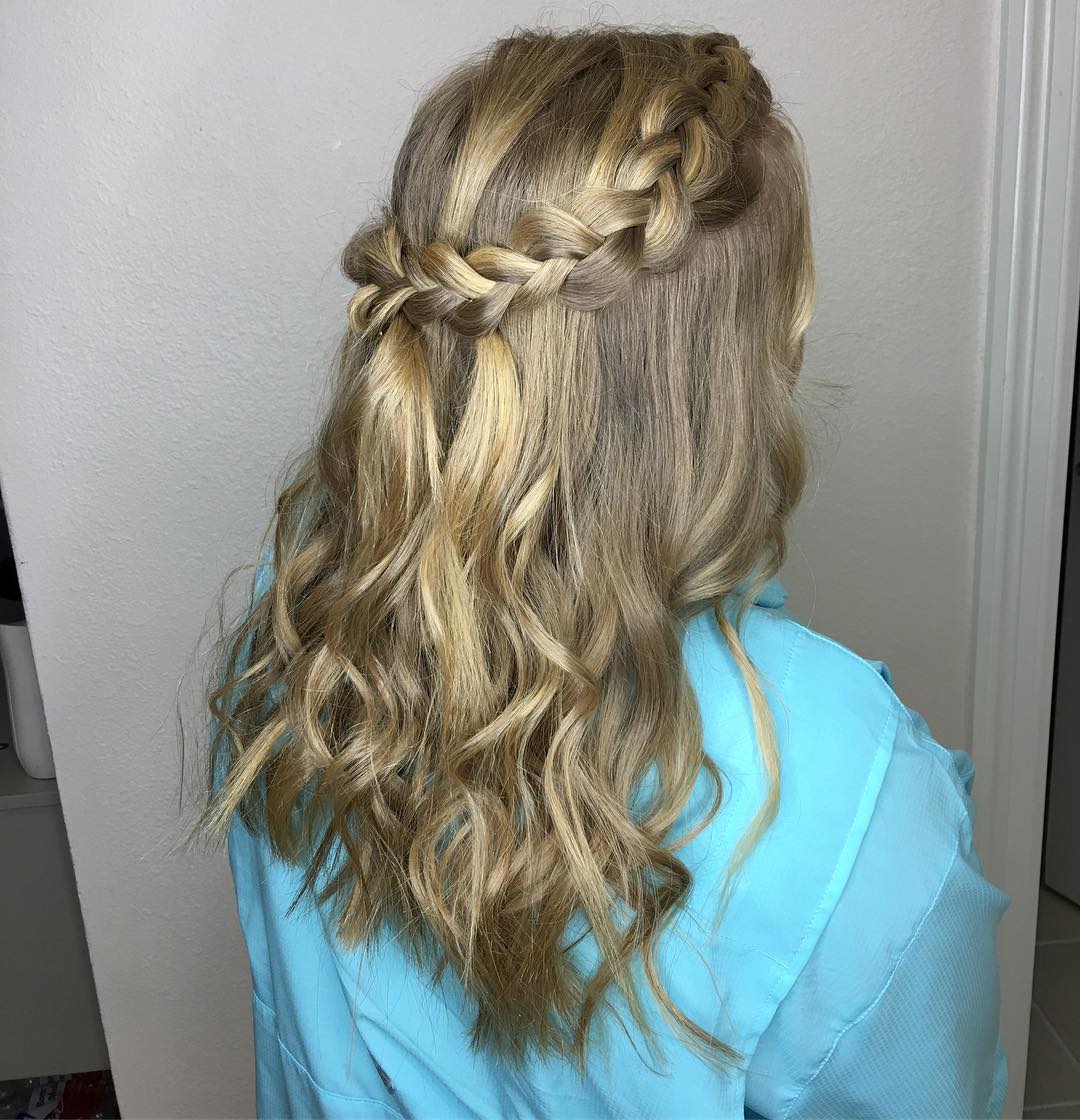 #homecoming #dallasbeautyguide #bookyourappointment #loosewaves #wavyhair #hairstyles