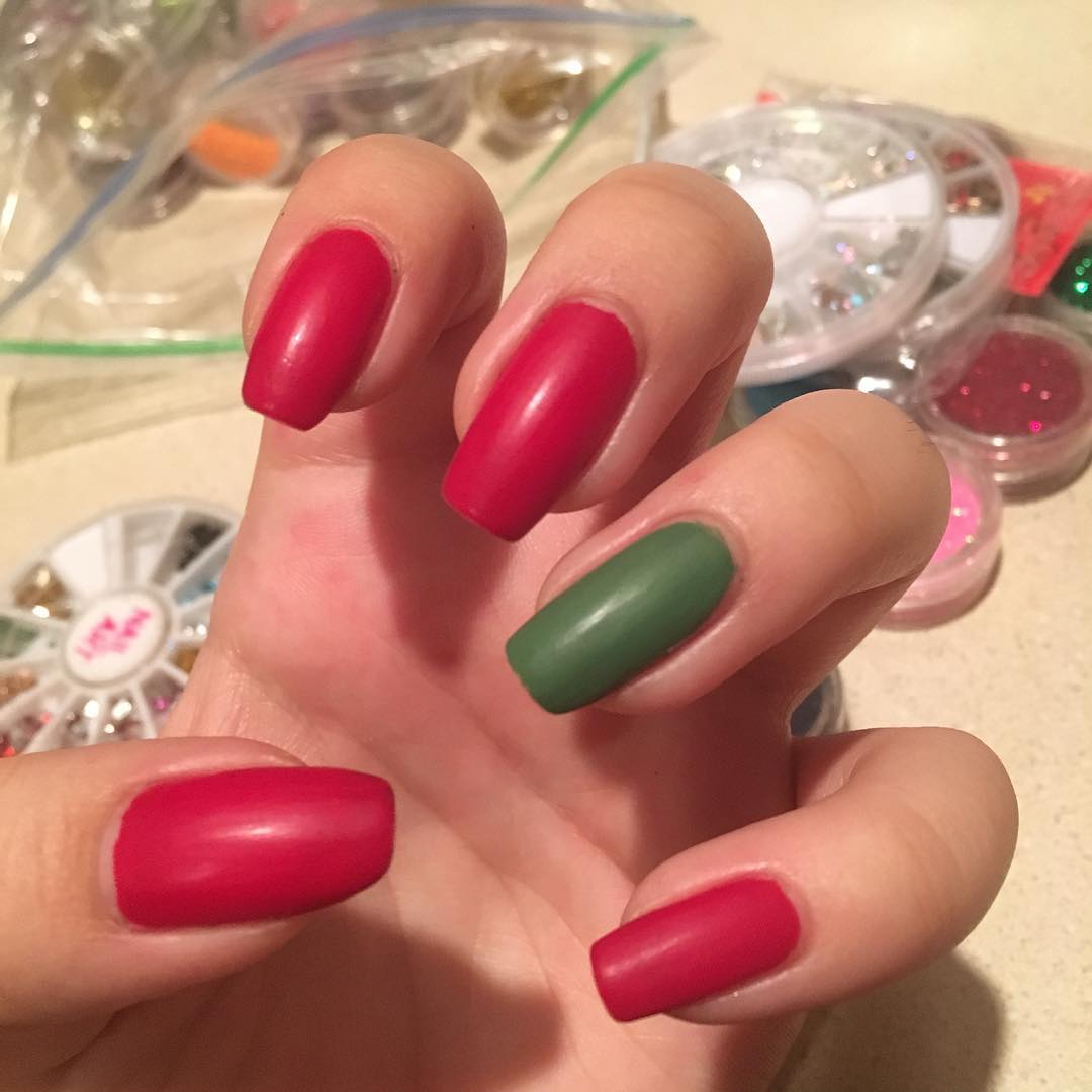 #matte #mattenails #mattenailart #red #rednailart #green #greennails #nail #nails #nailart #naildesigns