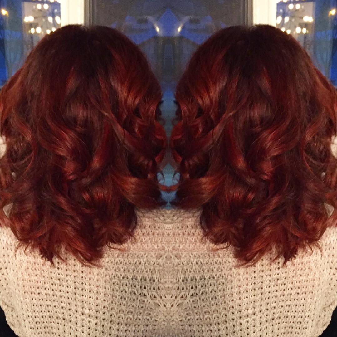 💄💋👠#winter #winterhair #winterhaircolor #red #redhair #redhaircolour #copper #copperhair #copperhaircolor #haircolor #mediumhair #loosewaves #hairstyle #winnipeg