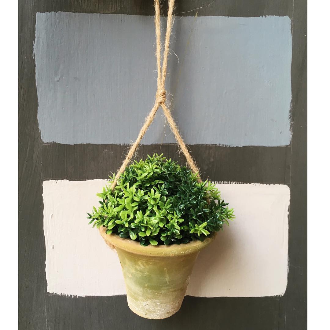 Adorable terracotta hanging planters with faux plants 🌿🌱🍃