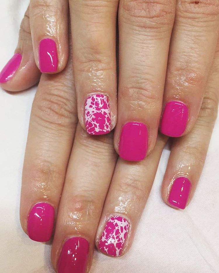 Spring Pink 💕 #thebeautymintgalway #pinknails #nails #nailart #semilac #shellac #whitenailart