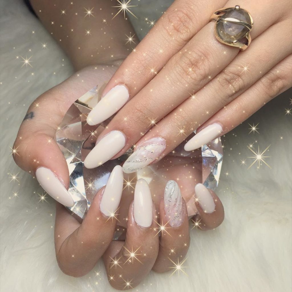 Adorable White Nail Art Ideas To Try