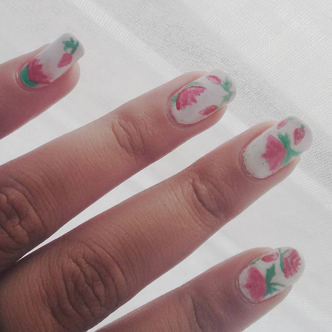 #nailart #floralnailart #whitenailart