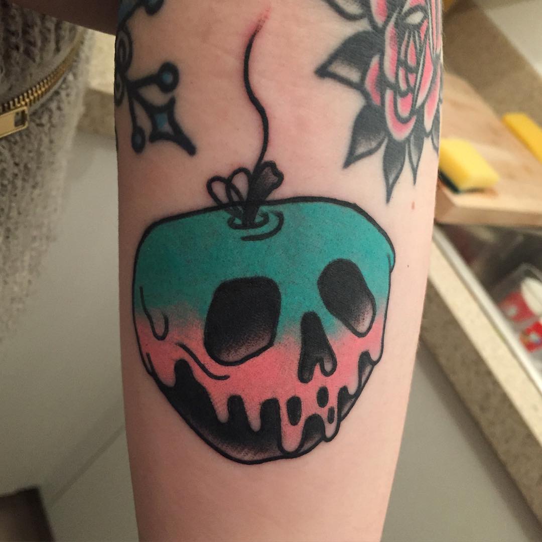 #snowwhite #apple #pastel #pasteltattoos #colourtattoos #appletattoo #skull #cute #tattooedgirls #sleeve #tattoo #tattooed #loveit #dockstreettattoos