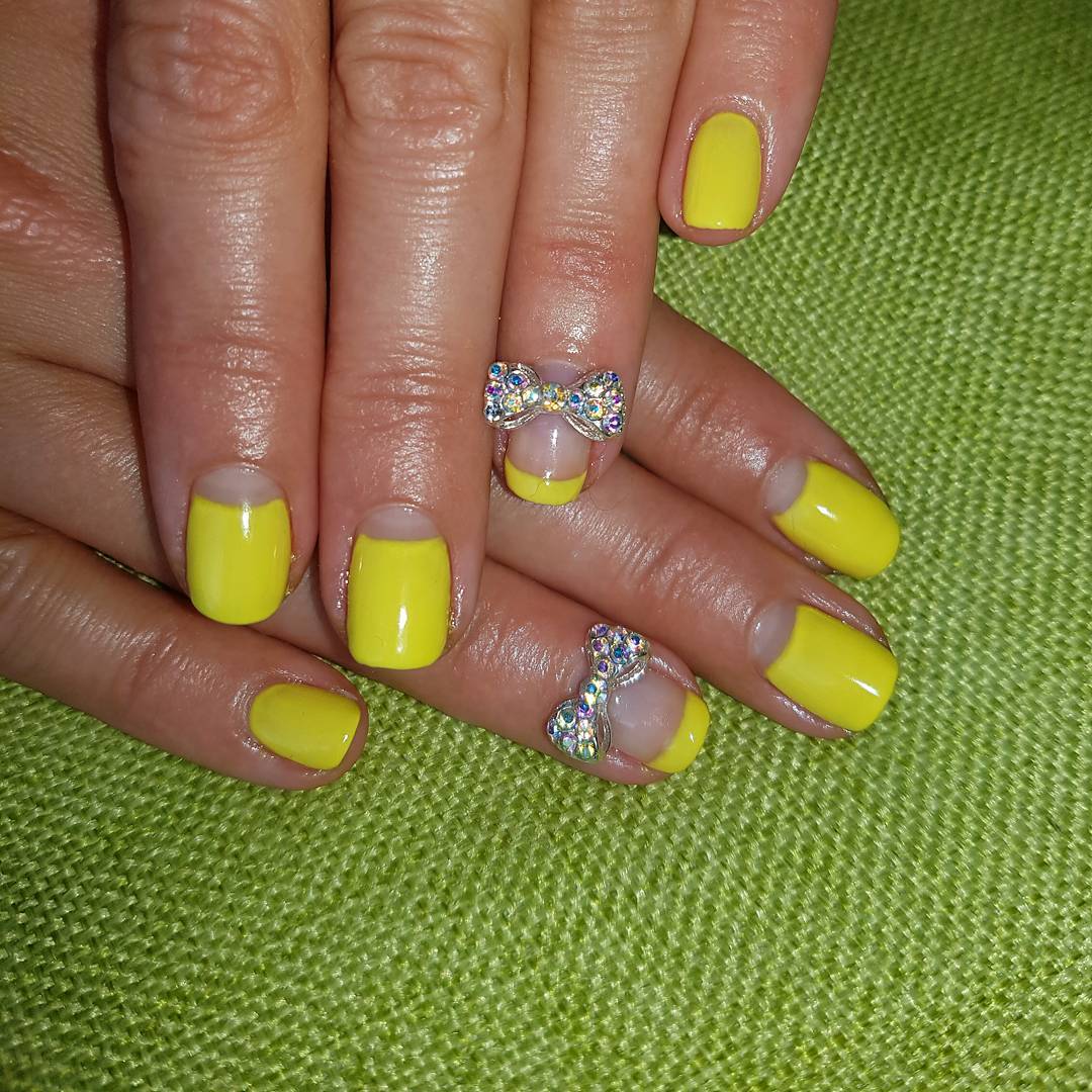 #summernailart #nailart #naildesign #manicure #sunnynails #yellownailart