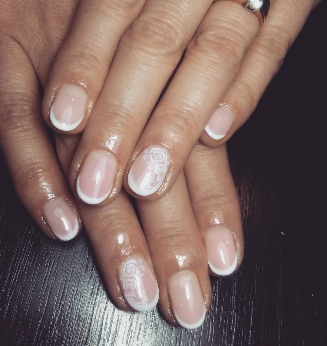 #whitenailart #roundnails #frenchnails