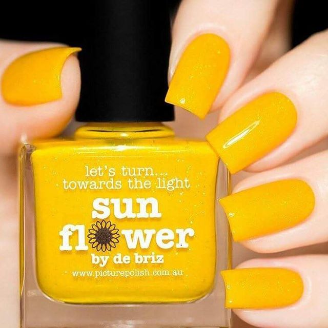 #yellownailart #nailpolish #nails #naildesigns #nailpolishstickers #pinkypolish #pinkpolish #socialmedianails #nailsalon #nails2inspire #polish #makeup