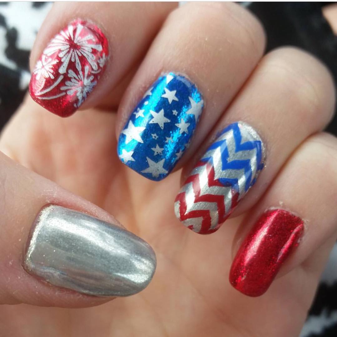 4th of July nails using our new chrome pigment powder #4thjulynailart #4thjulynails #redwhiteandblue #patrioticnails