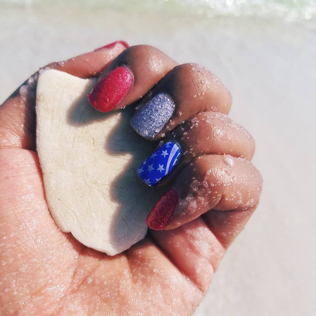 #4thjulynails #beachnails #seashells #vacaymode 😆😆💅💜💜