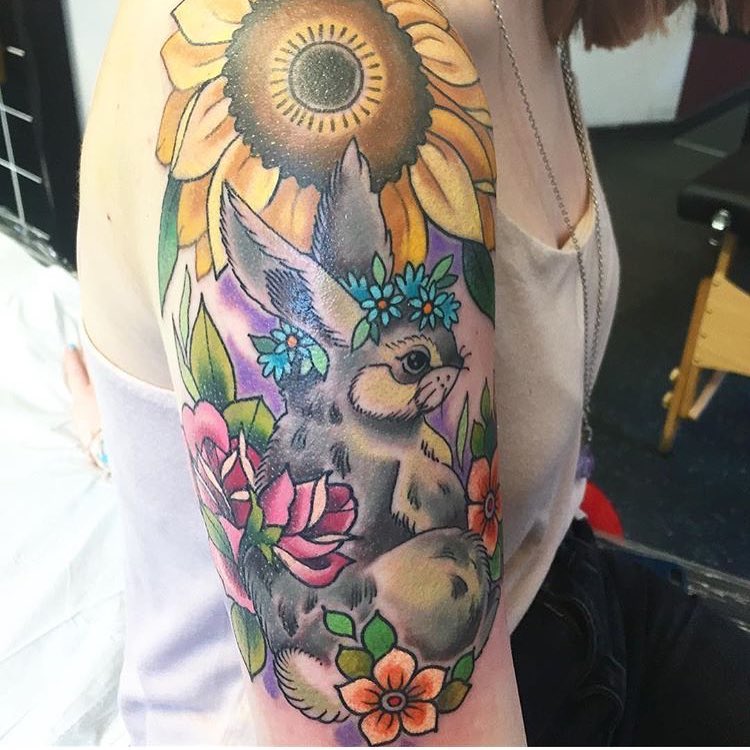 Adorable bunny tattoo, just in time for Easter 🌸🐇🐰🌞 #rabbittattoo #bunnytattoo #floraltattoo #colourtattoo #girlytattoo