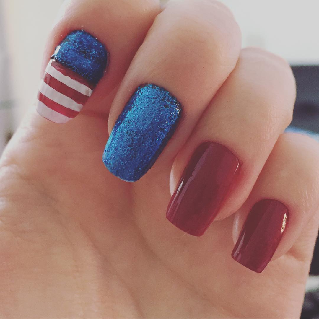 Happy 4th of july ❤️💙 #polish4fun #nails #4thjulynails #4thofjuly #unhas #unhasdecoradas #nails #simplenails #polish #polishgirl