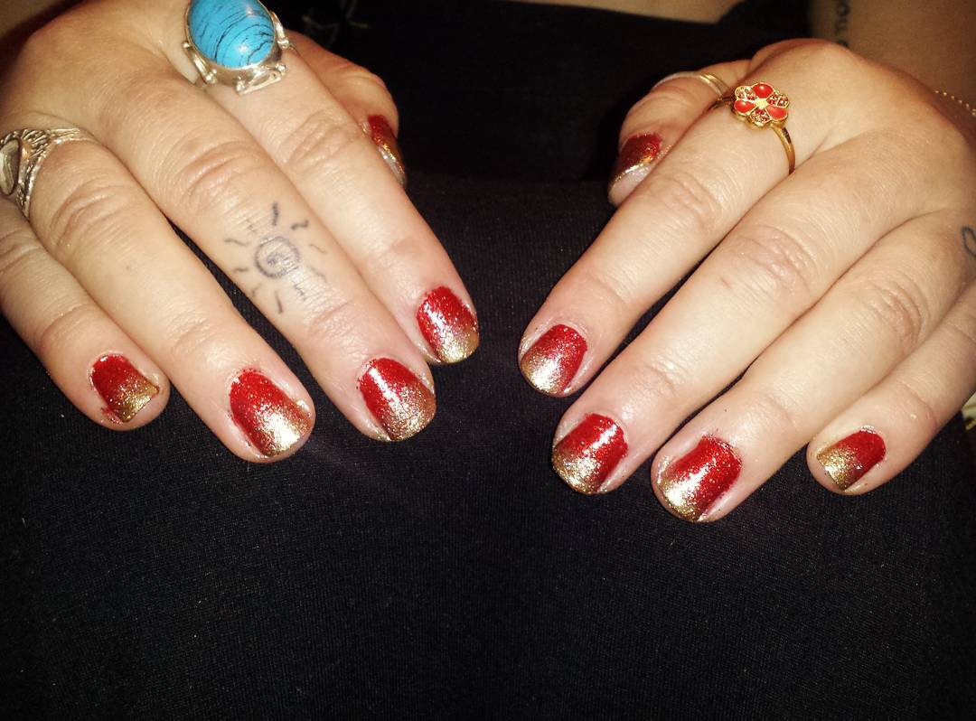 Ninas nails! #nailart #christmasnails #sparklynailart