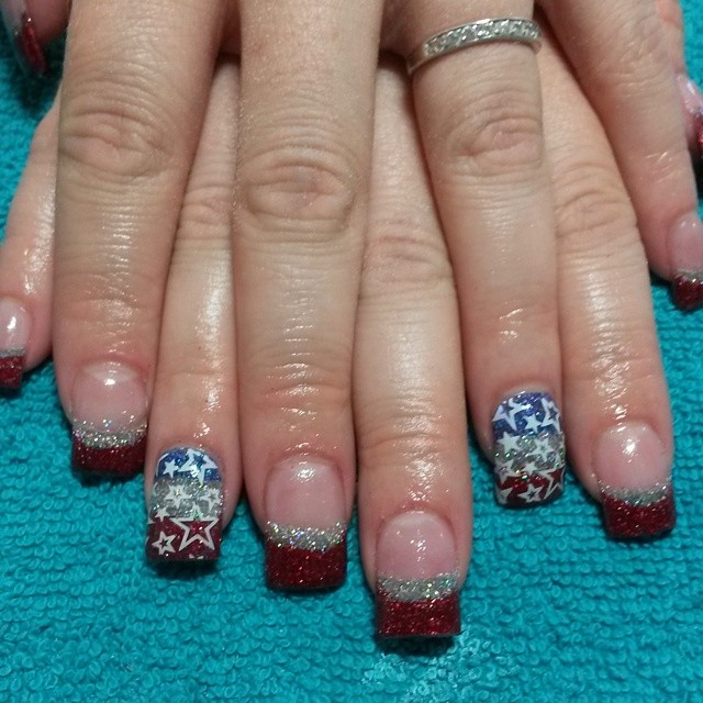 #acrylicnails #glitternails #glittered #rednails #4thjulynails #stars #stripes