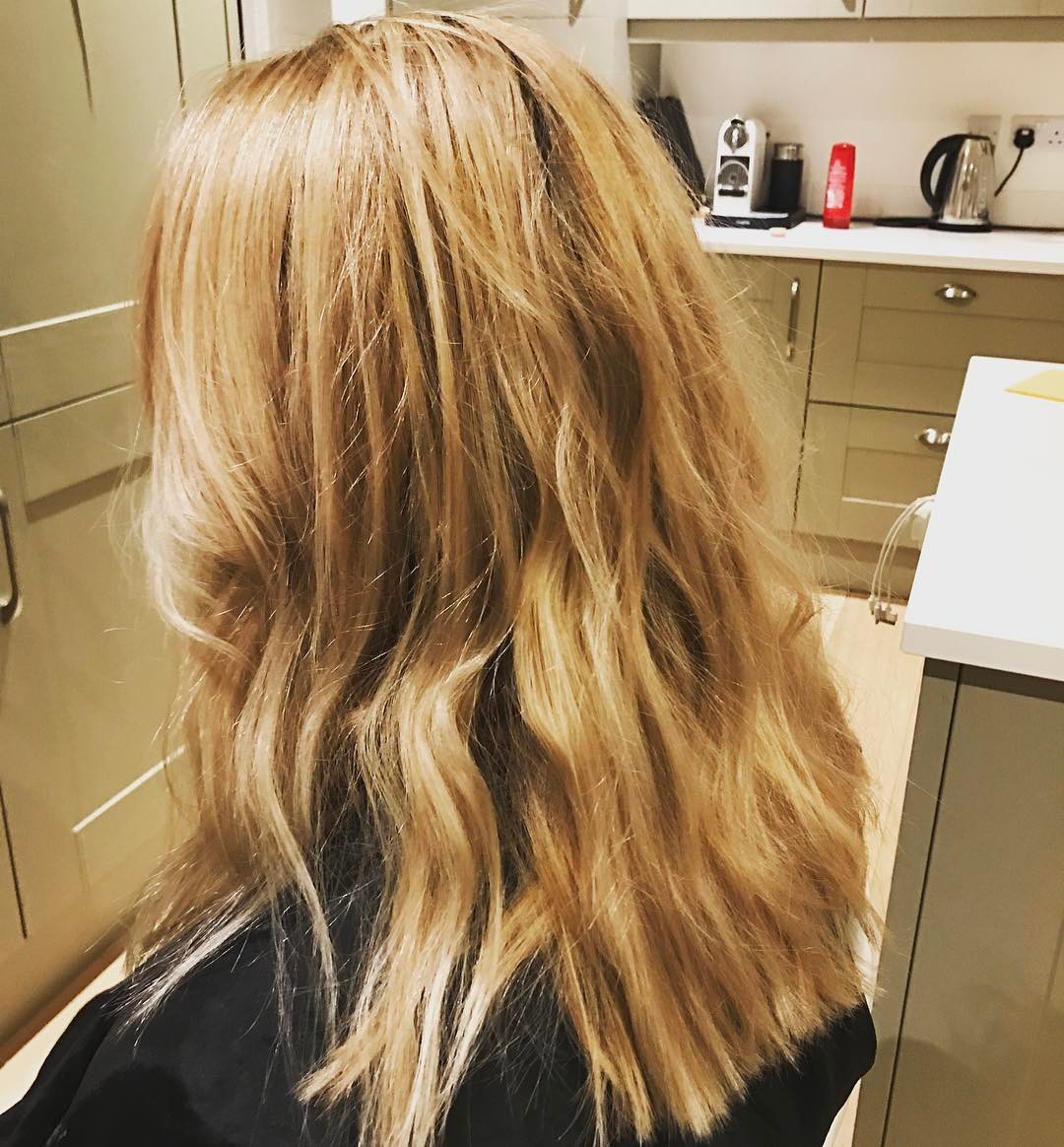 #blondehair #softblonde #balayage #hair #hairstyles #surreyhair #surreyhairstylist #surreyhairdresser #wavyhair #wavyhairstyle #lorealhaircolor