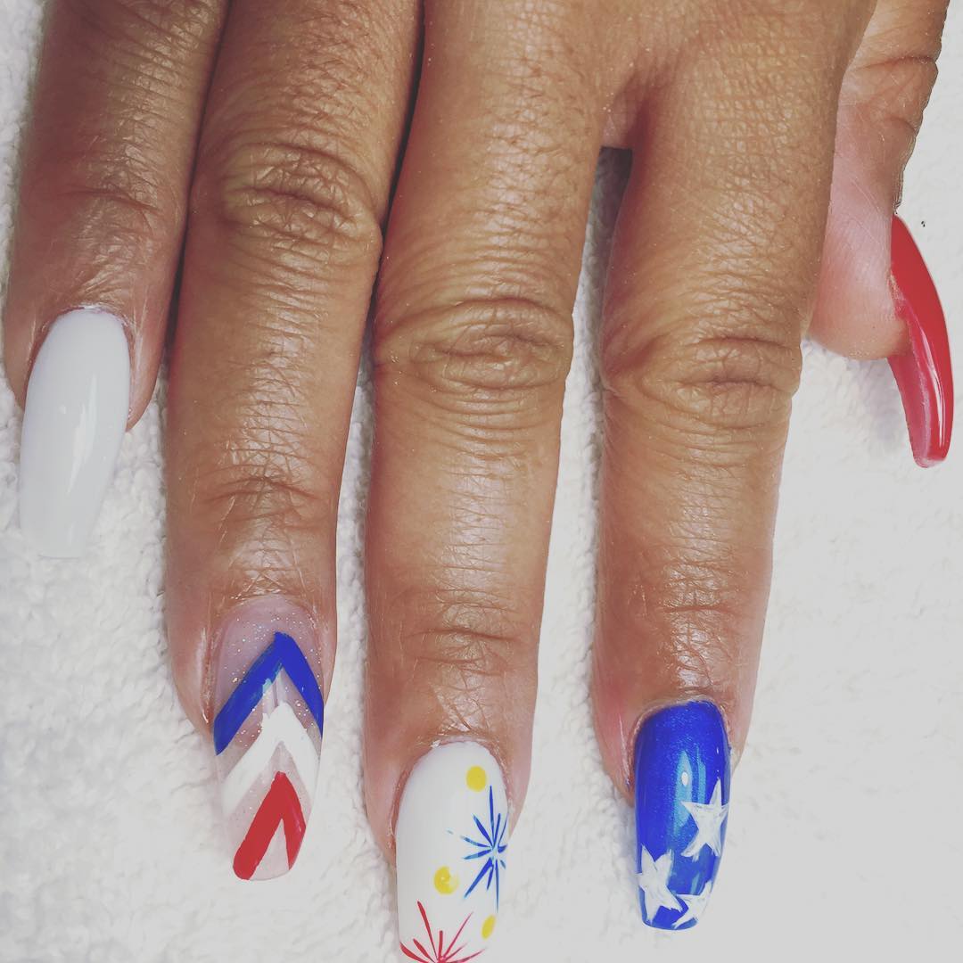 #coffinnails #💅🏼💅🏼💅🏼 #4thjulynails #naildesigns #gelpolish#gelnail