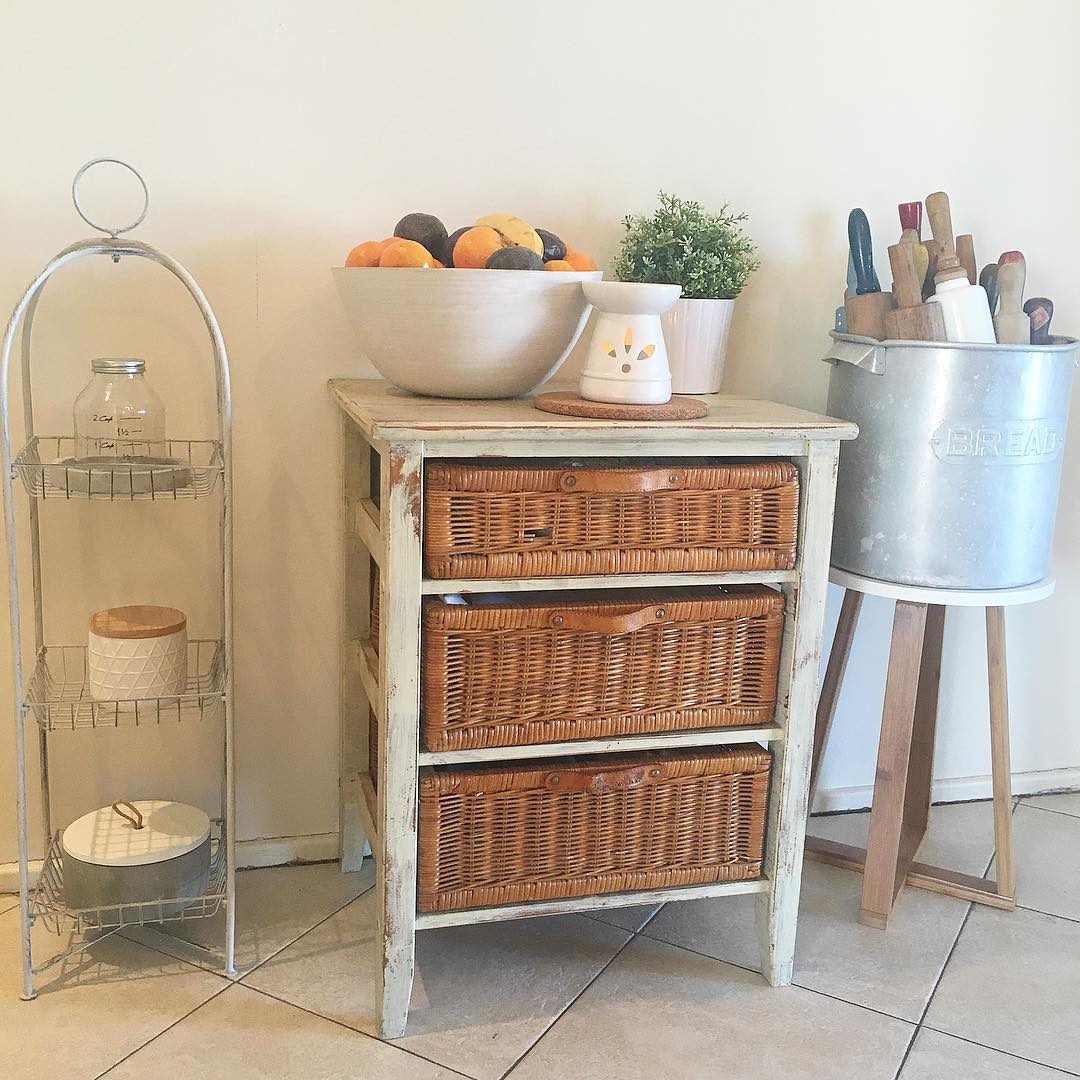 Conserve Space with Kitchen Drawers and Shelves