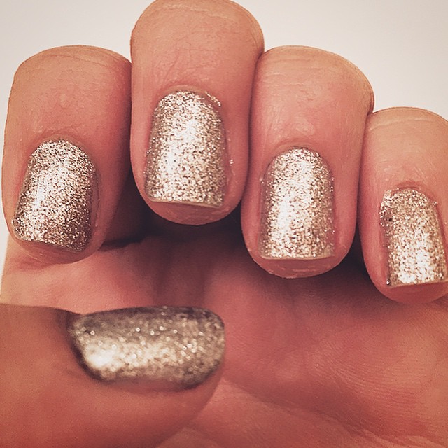 ✨basic sparkle nails✨ #nail #nailart #nails #nailartclub #sparkle #sparks #sparkly #sparklynailart #nailpolish #sparklenailpolish #diy #diynailart #love #cute