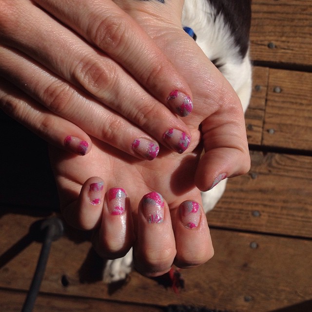 💅 #manicure #pinkstuff #nails #Sparkly #nailart #nailedit #naildesign #sunnyday #sunshine #mynailart #dayoff #sparklynailart